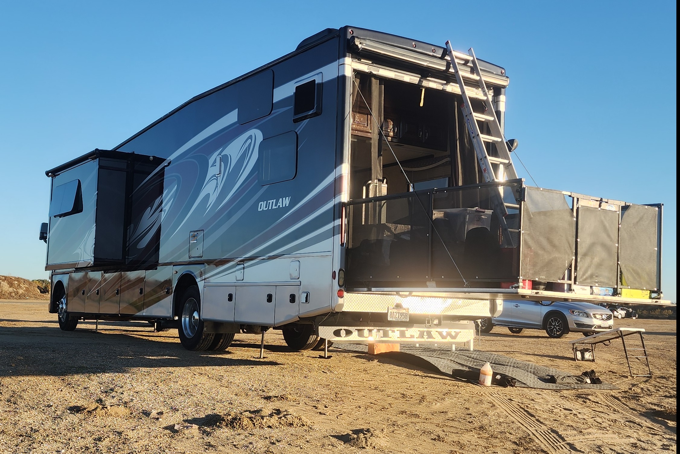 “The Outlaw Express” – Simple and Bold