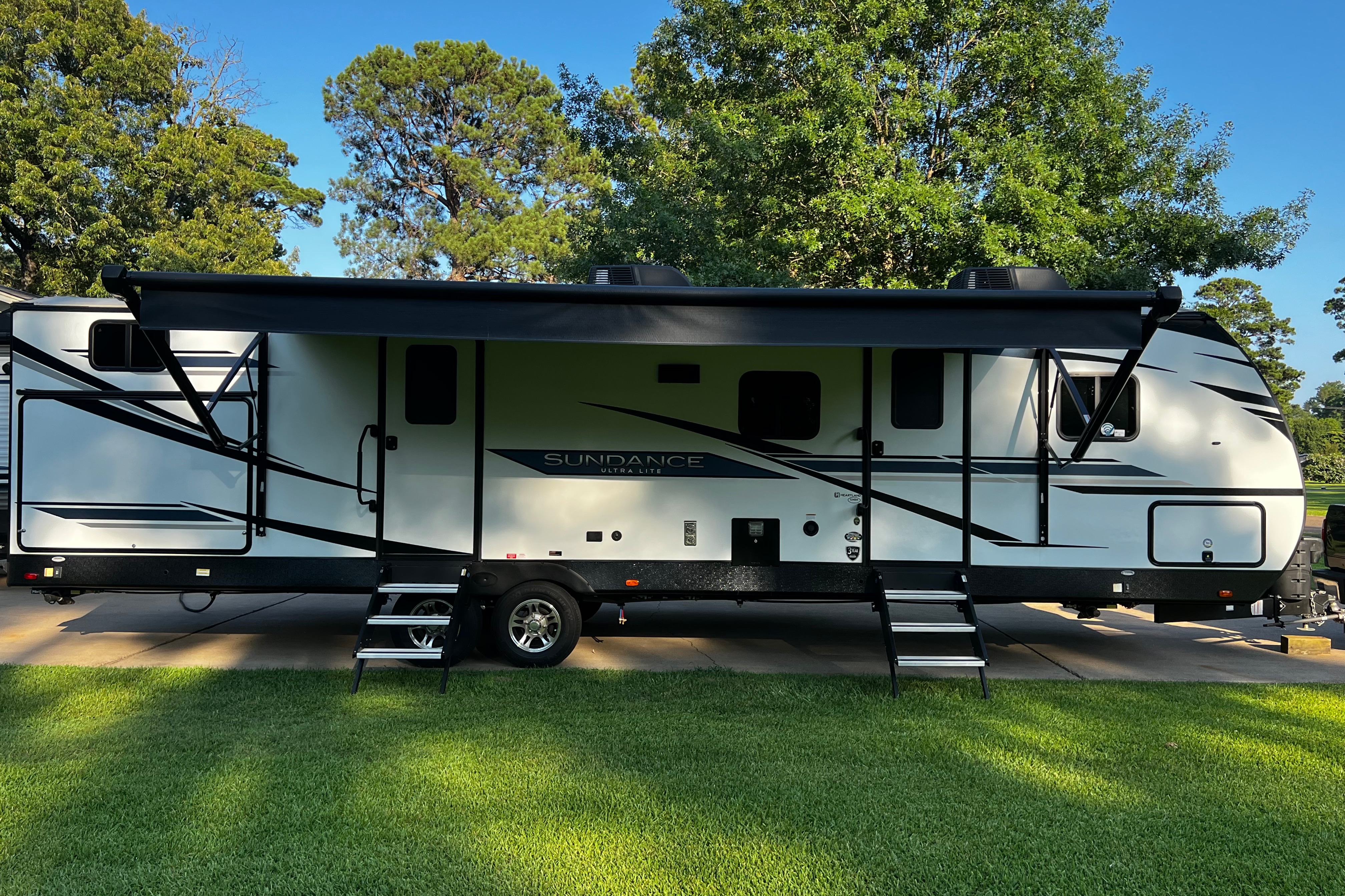 2022 Sundance 324BH: Family Luxury