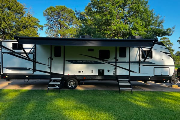 2022 Sundance 324BH: Family Luxury