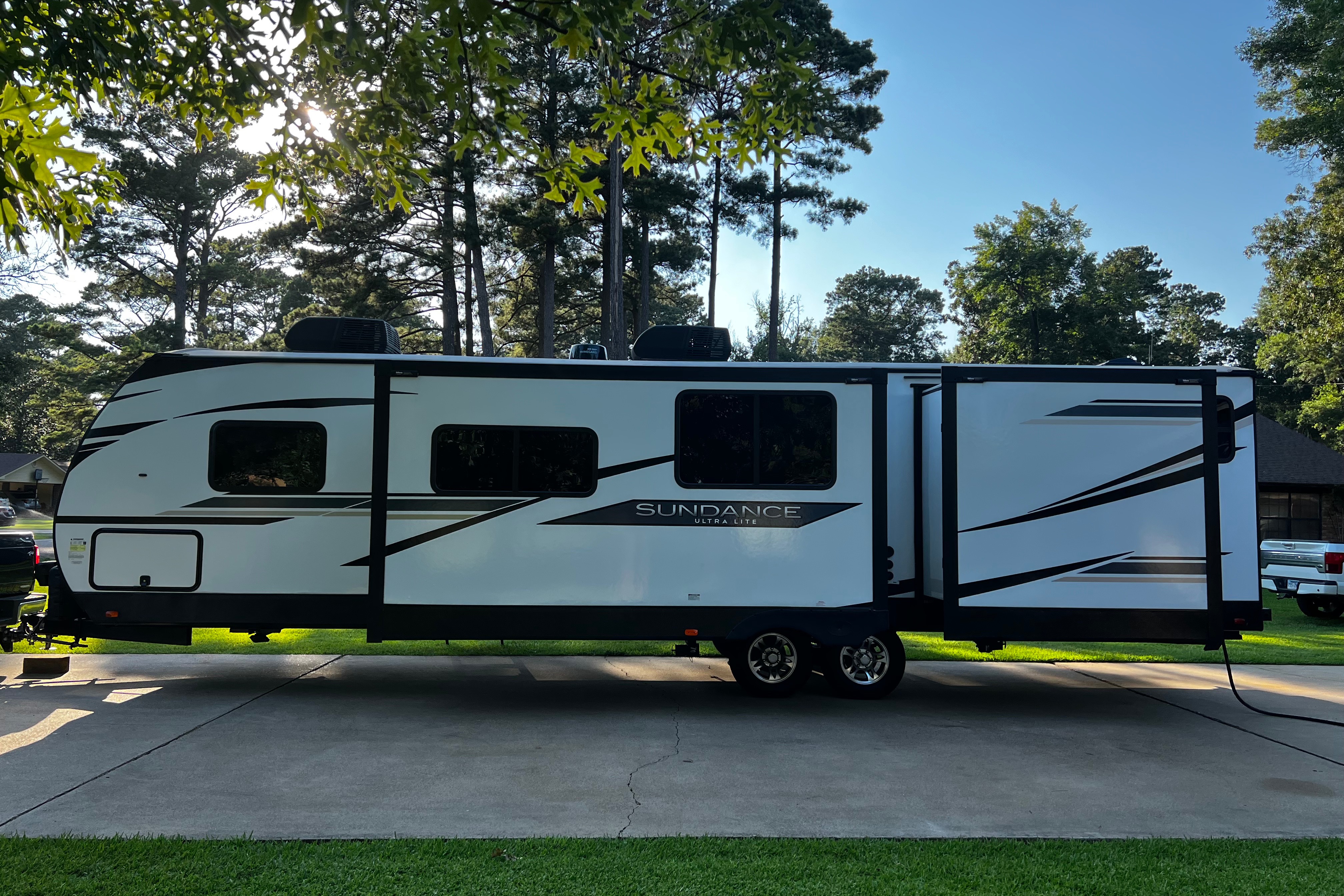 2022 Sundance 324BH: Family Luxury