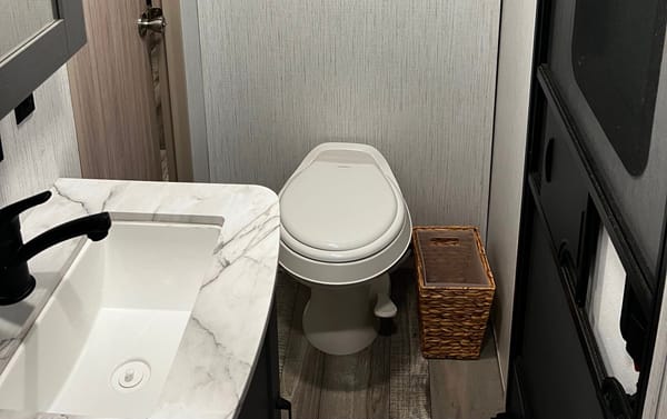 2022 Sundance 324BH: Family Luxury