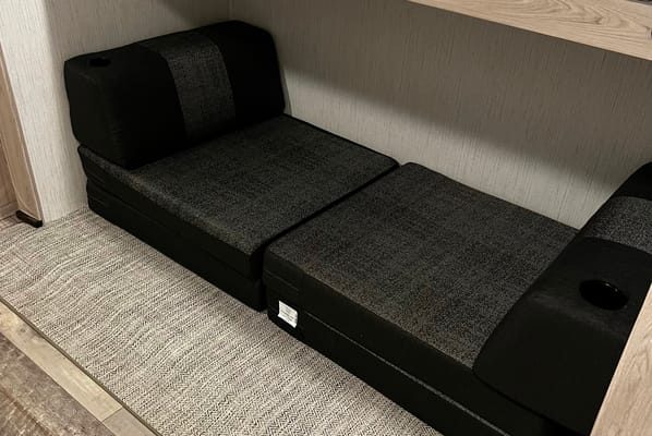 2022 Sundance 324BH: Family Luxury