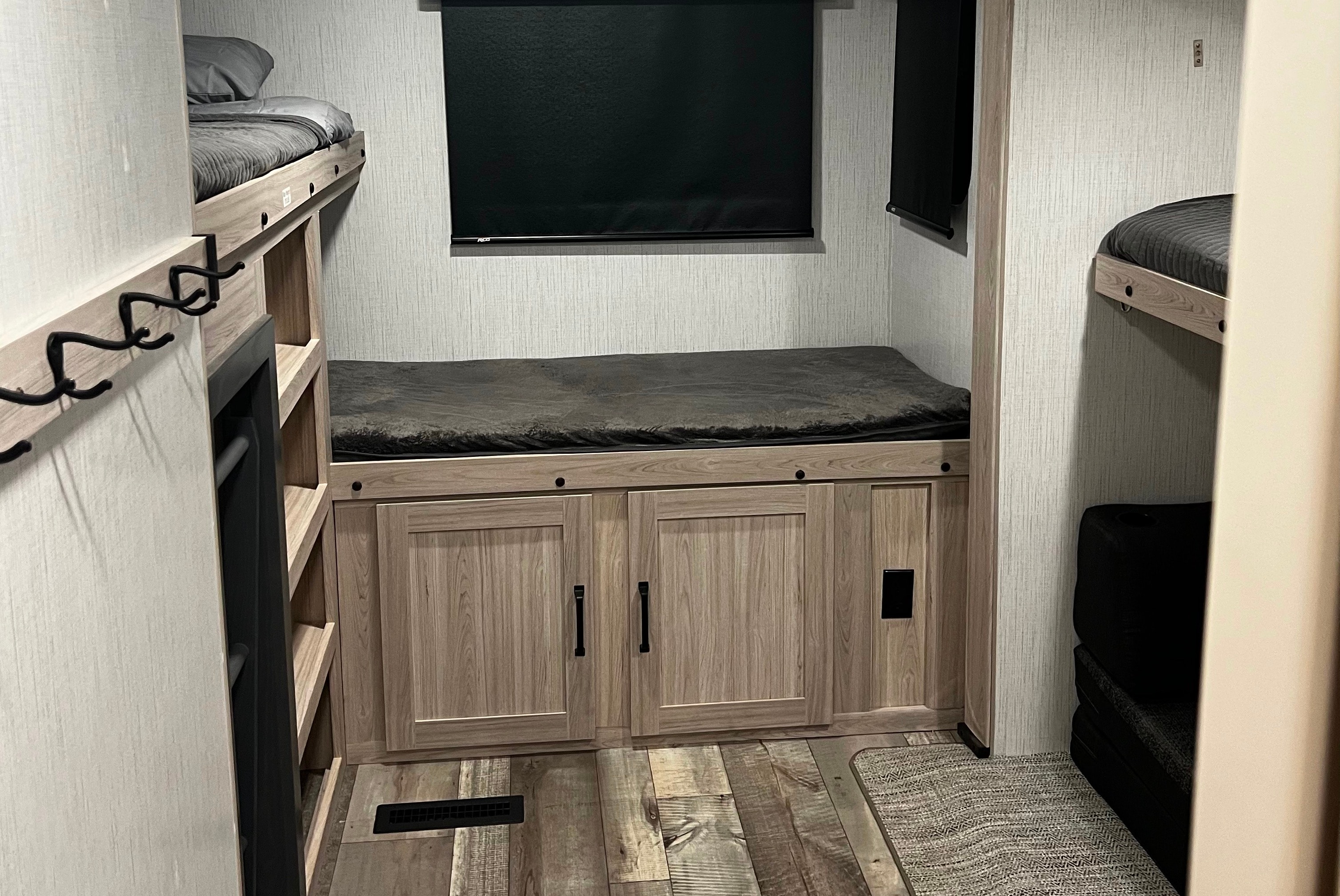2022 Sundance 324BH: Family Luxury