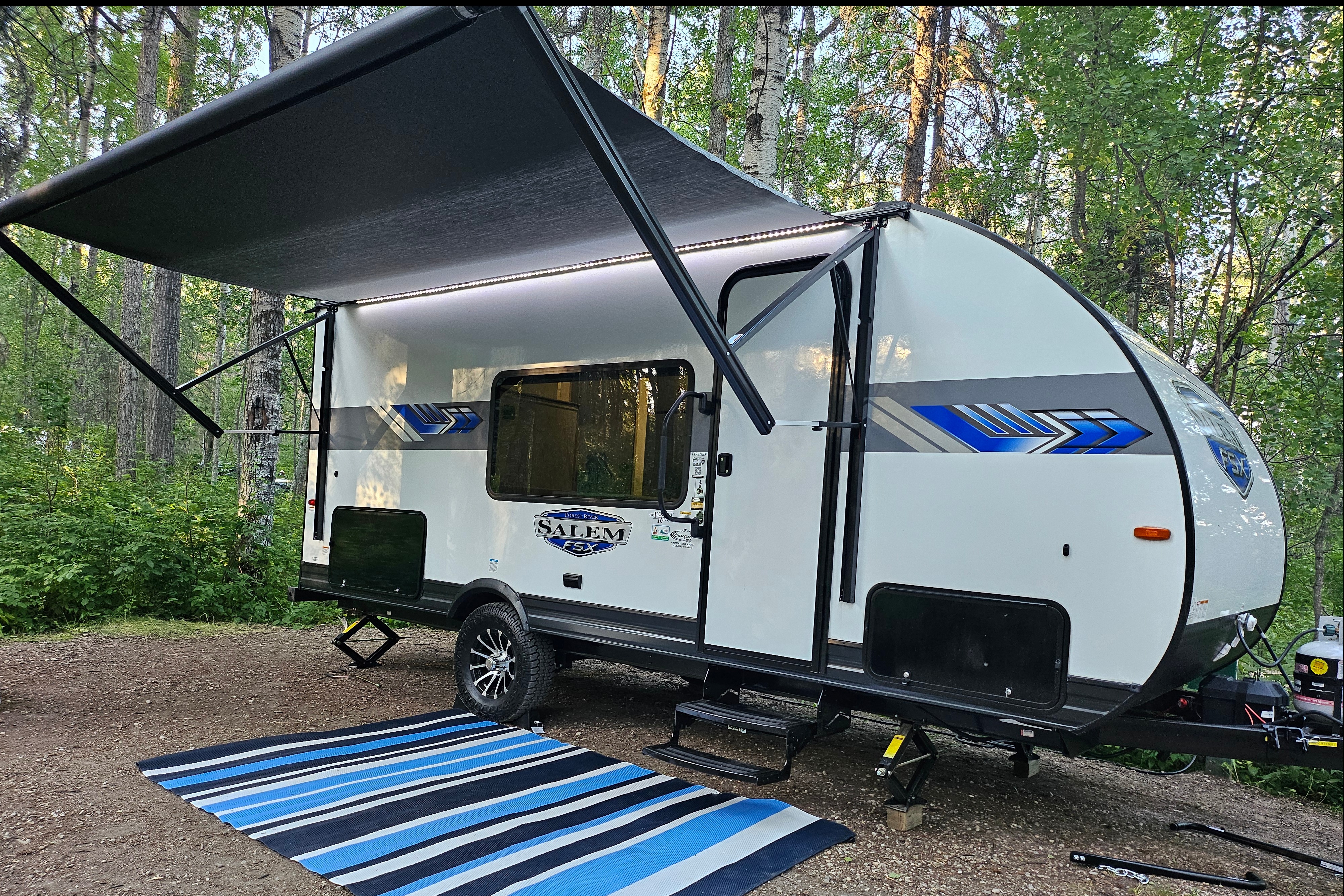 Mrs. GLAMPER "2024" Forest River SALEM Lightweight 7-SLEEP Travel Trailer