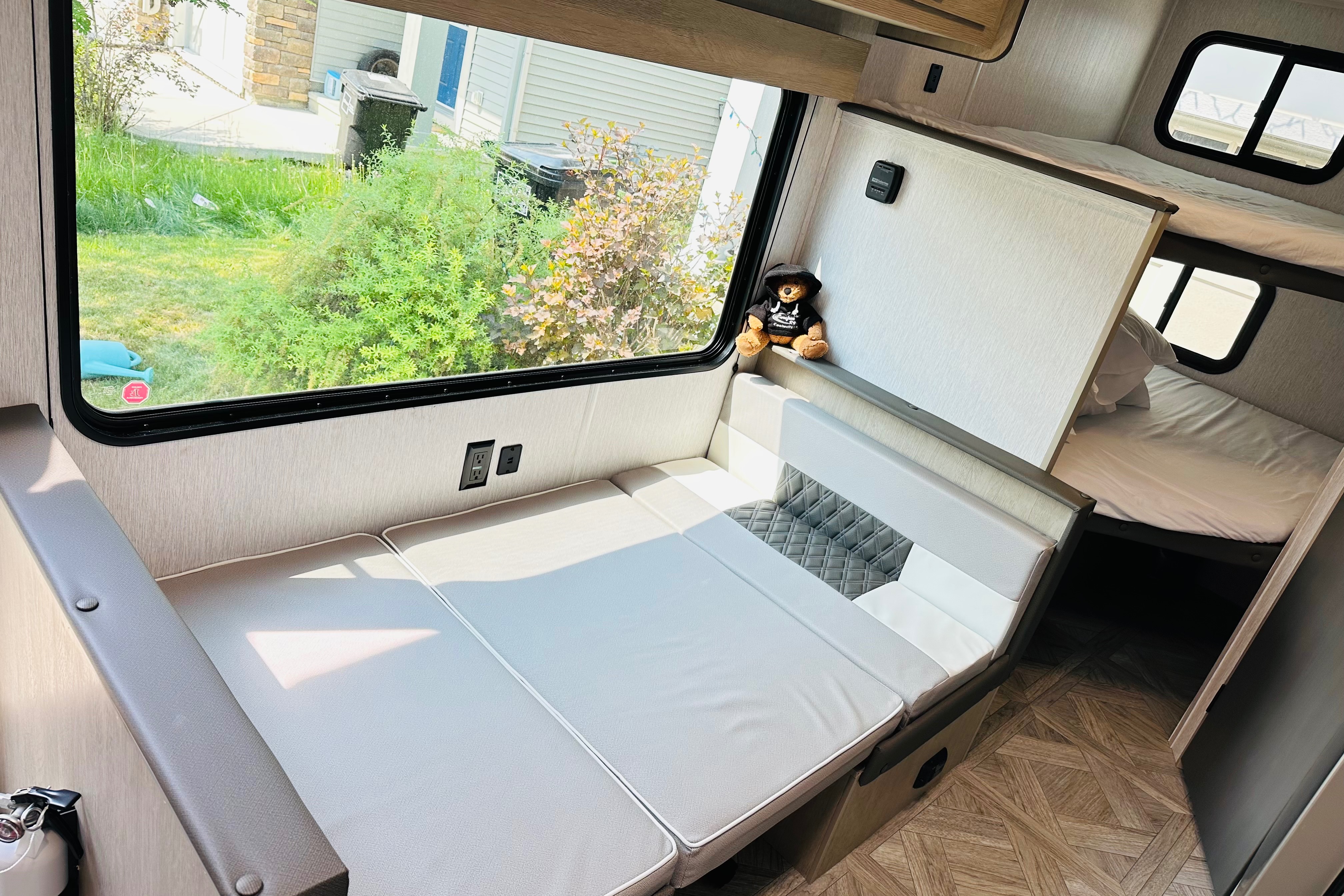 Mrs. GLAMPER "2024" Forest River SALEM Lightweight 7-SLEEP Travel Trailer