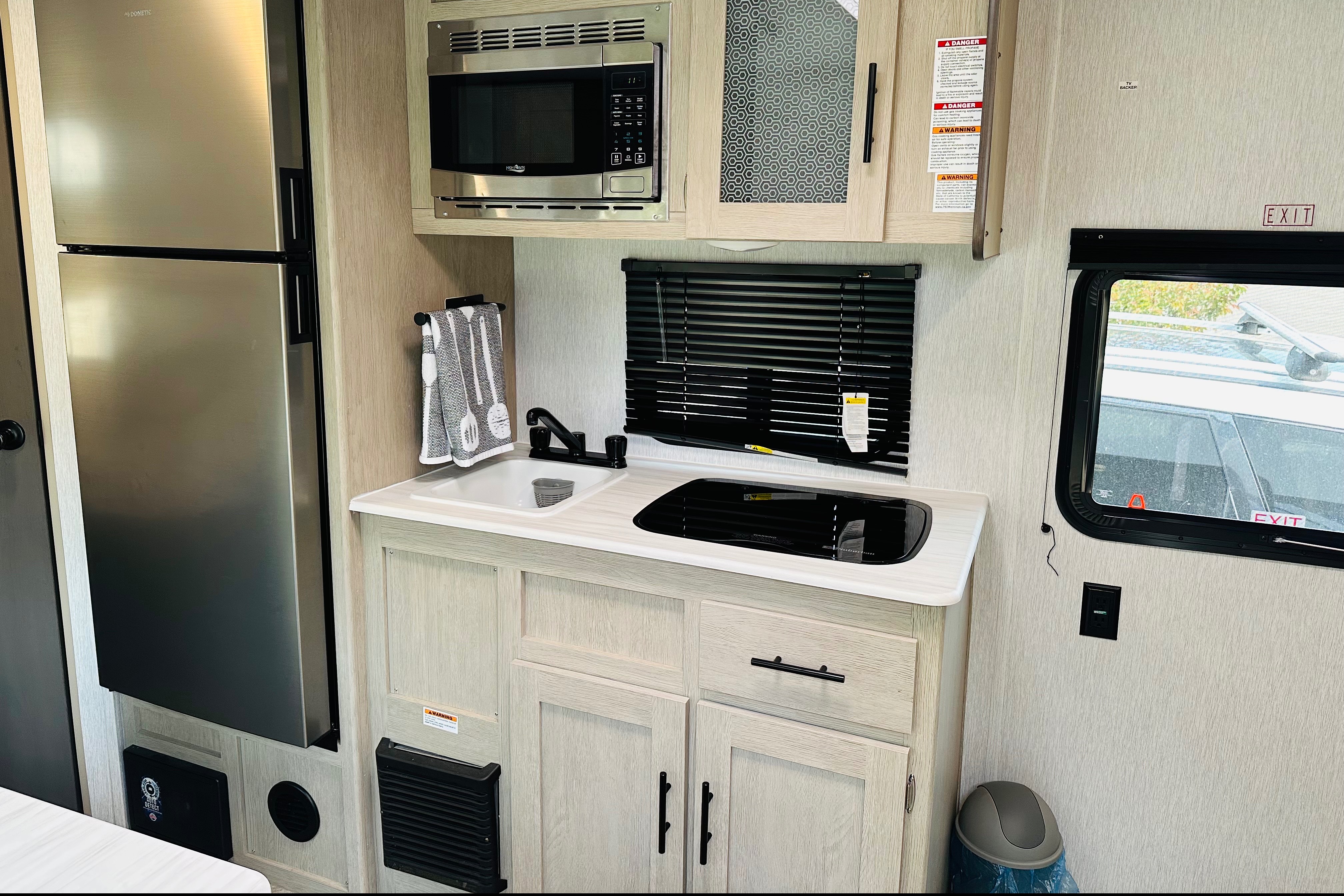 Mrs. GLAMPER "2024" Forest River SALEM Lightweight 7-SLEEP Travel Trailer