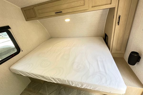 Mrs. GLAMPER "2024" Forest River SALEM Lightweight 7-SLEEP Travel Trailer