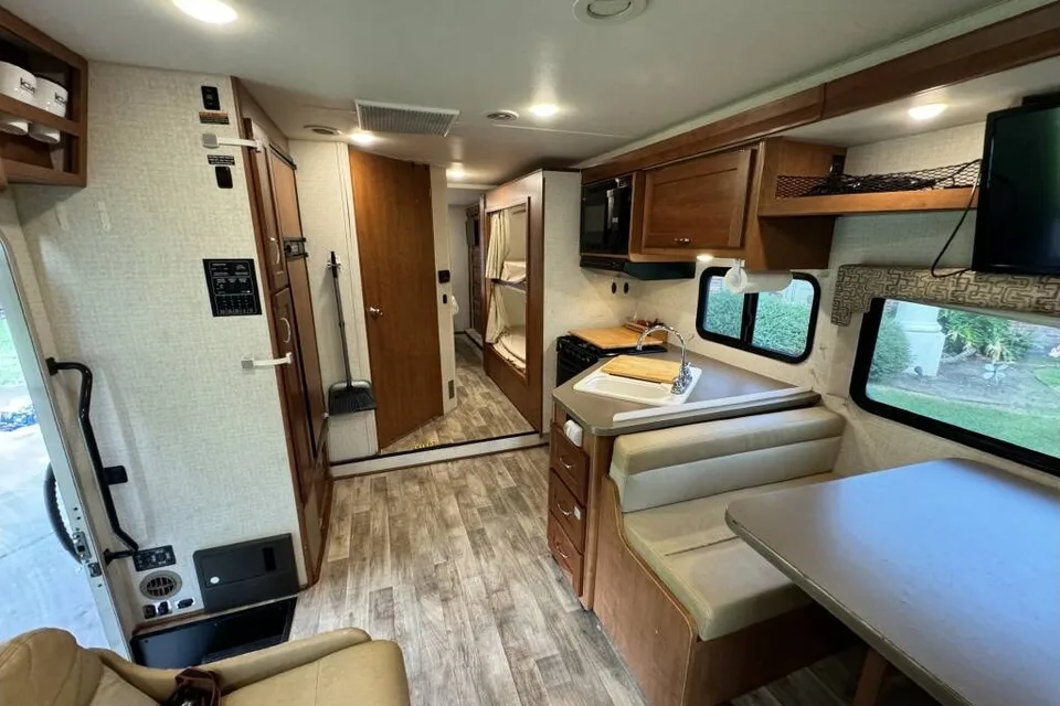 Family Road Trip RV | Sleeps 10 & Pet Friendly