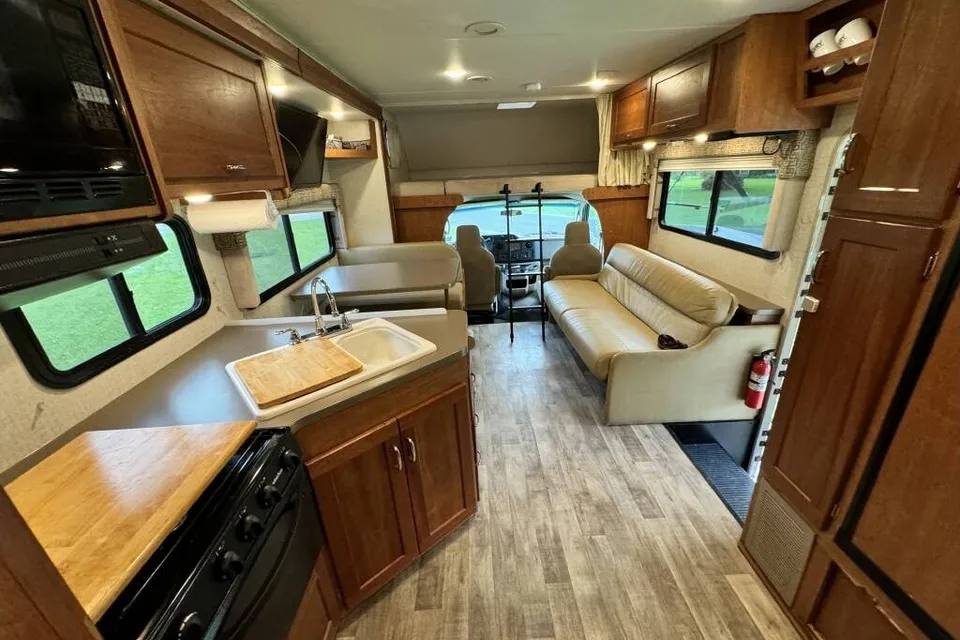 Family Road Trip RV | Sleeps 10 & Pet Friendly