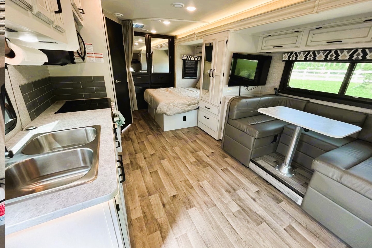 🌟 Book NOW 🌟 2022 Top-rated Luxury Vanilla Redhawk🌟