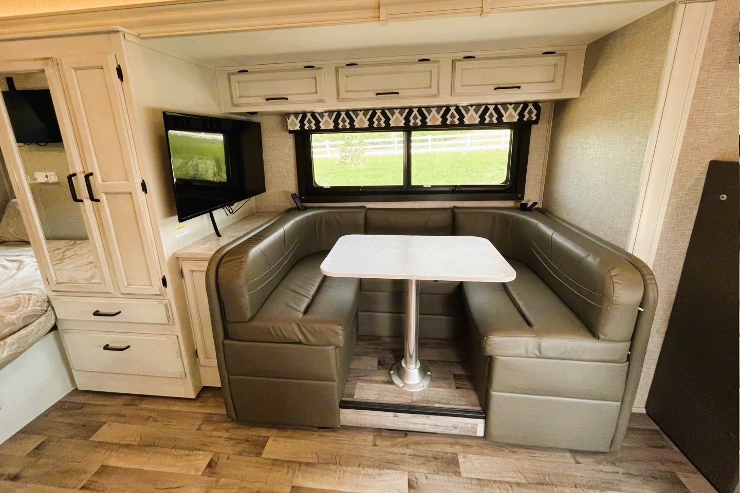 🌟 Book NOW 🌟 2022 Top-rated Luxury Vanilla Redhawk🌟