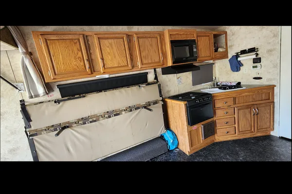 Jaime's Eclipse Attitude 21AK Toy Hauler