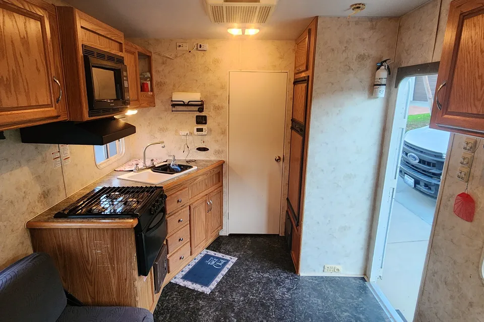 Jaime's Eclipse Attitude 21AK Toy Hauler