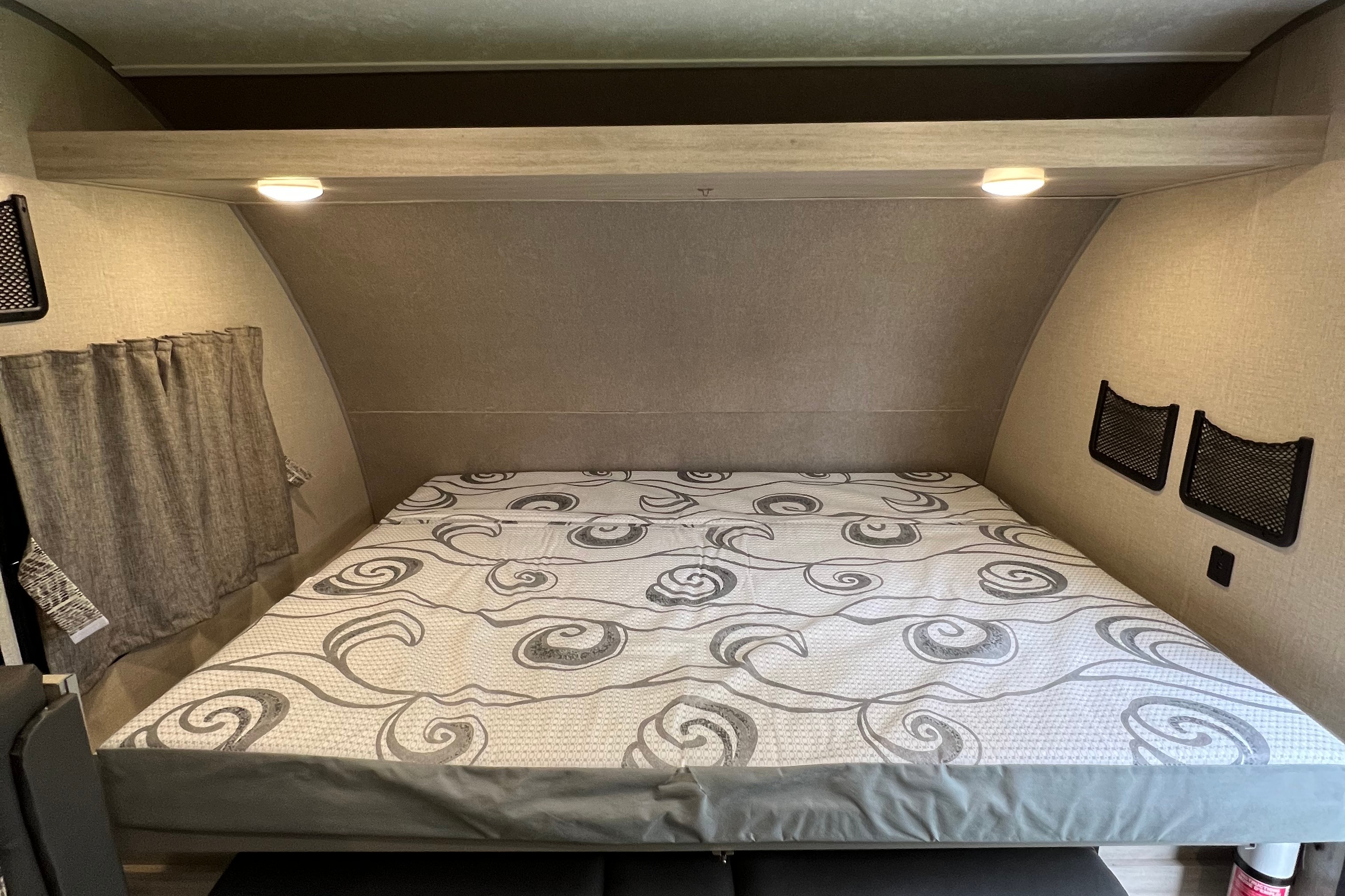 Coachman Catalina Summit series 7 Travel Trailer