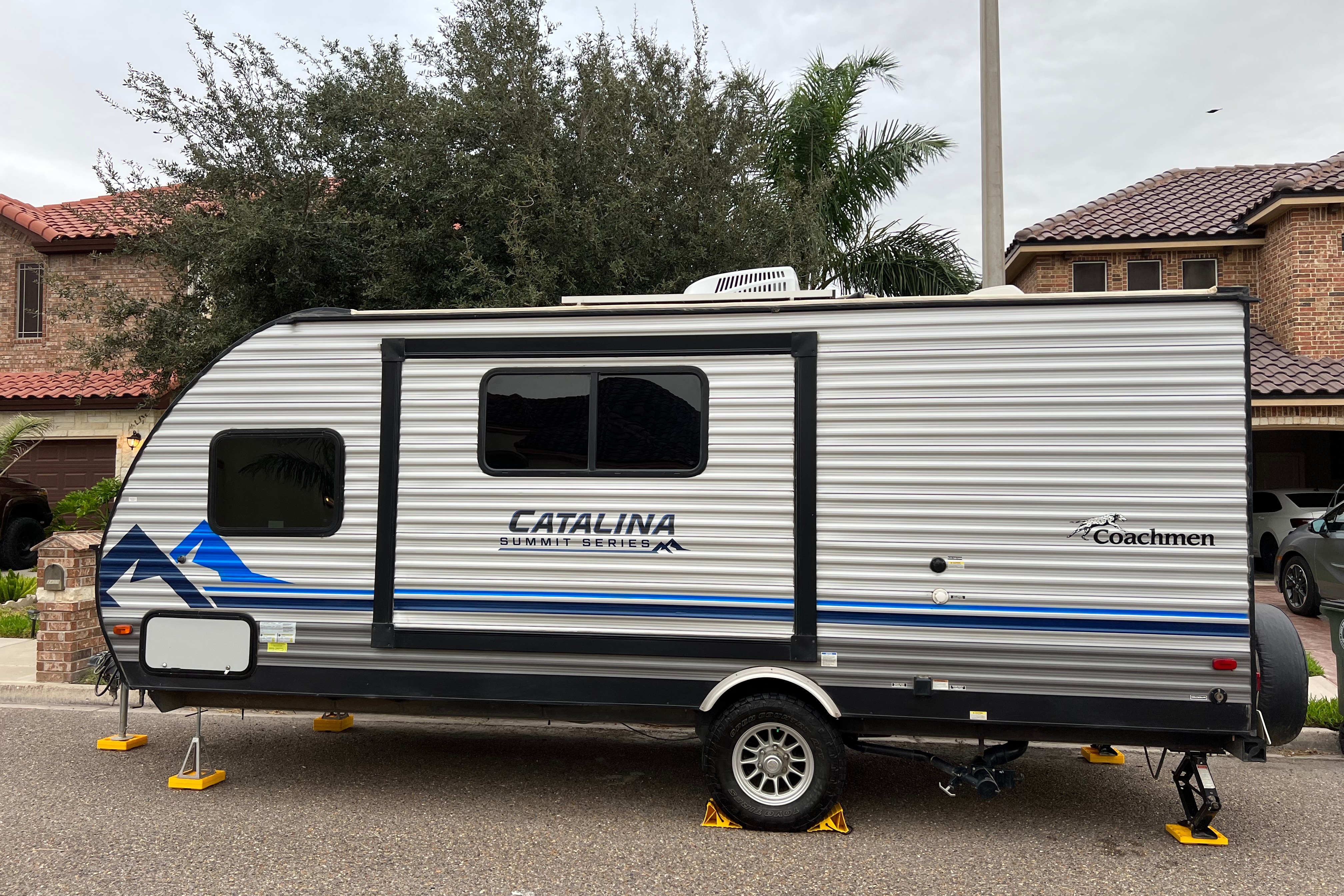 Coachman Catalina Summit series 7 Travel Trailer