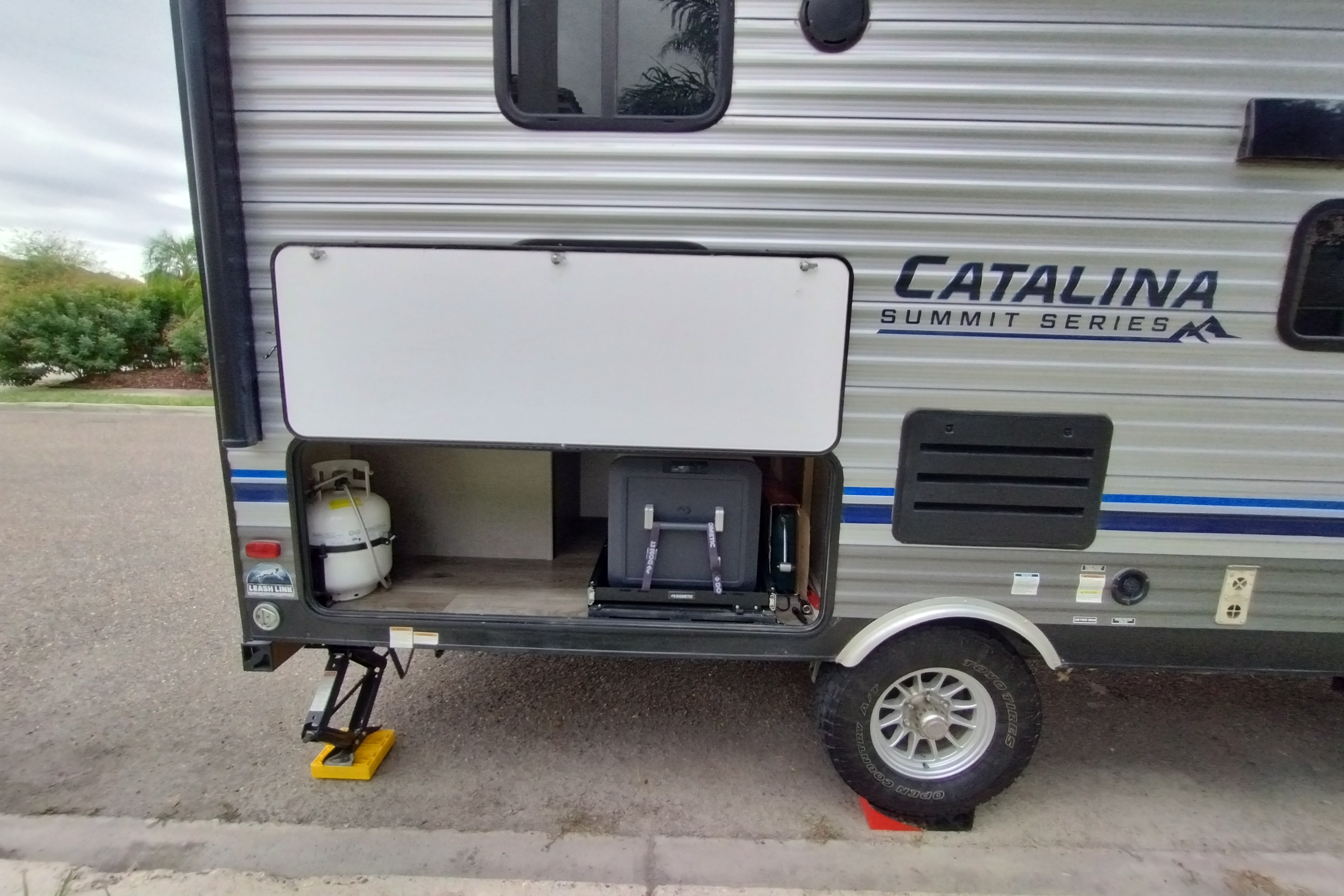 Coachman Catalina Summit series 7 Travel Trailer