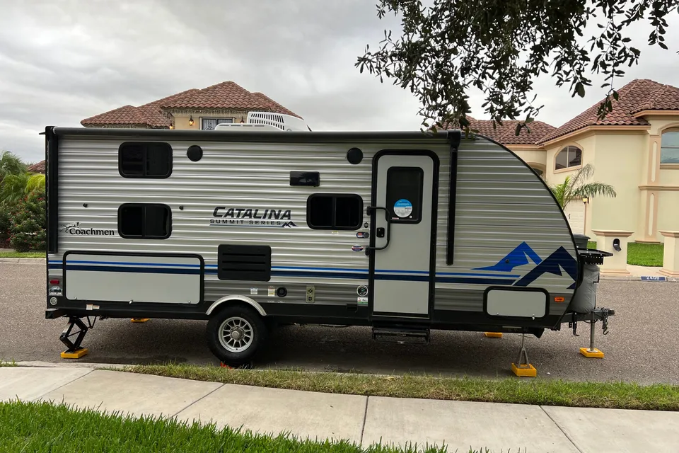 Coachman Catalina Summit series 7 Travel Trailer