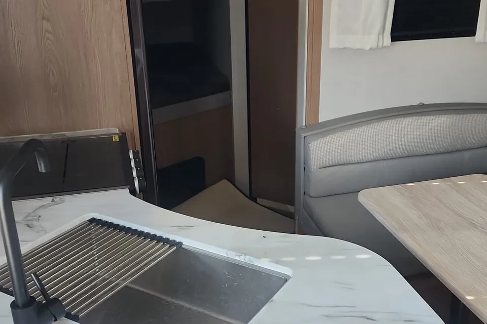 FAZ Forest River Avenger 24 BHS 29 Travel Trailer