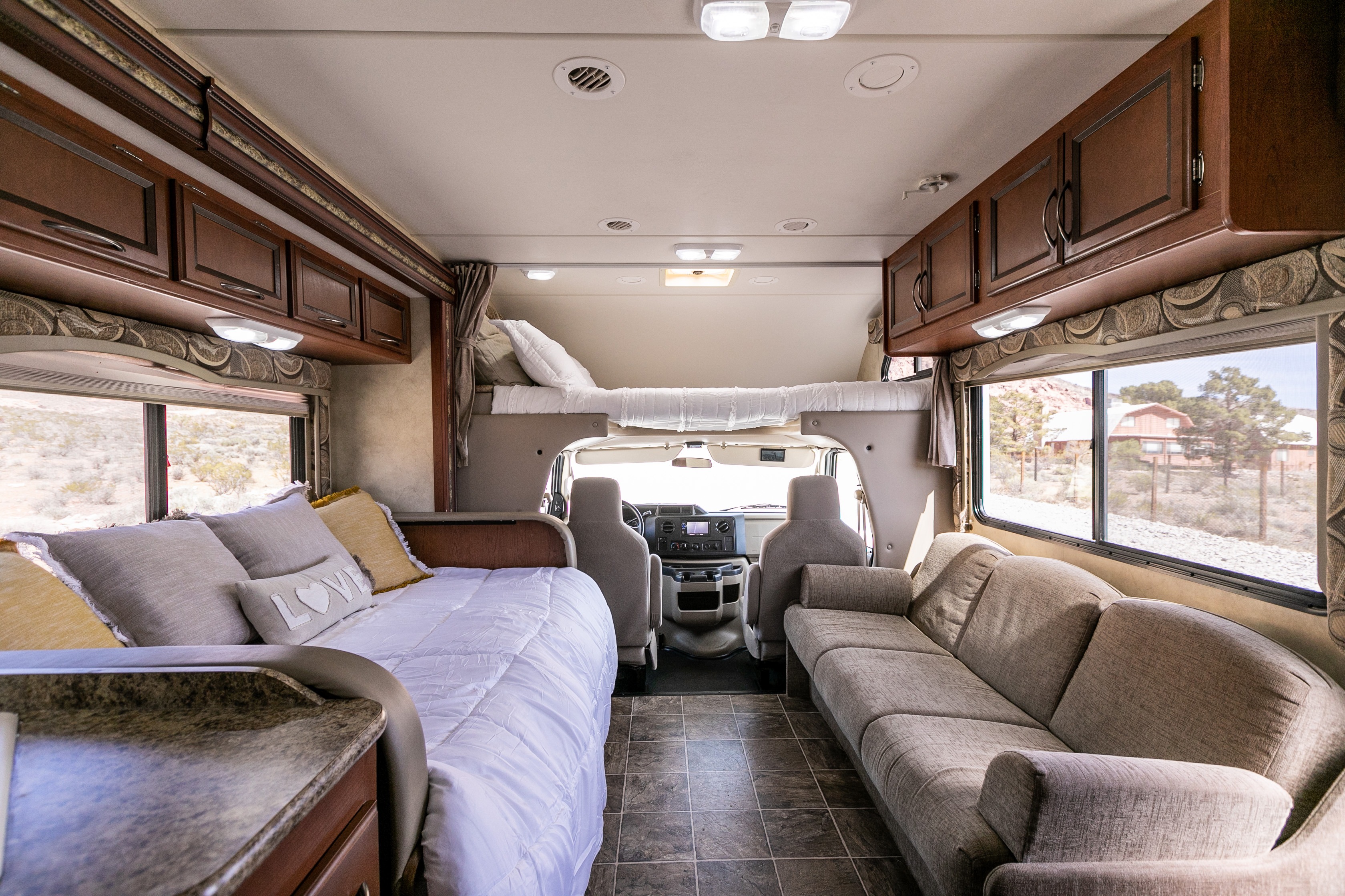 ***Freedom Awaits You*** 2013 Thor Four Winds 28Z