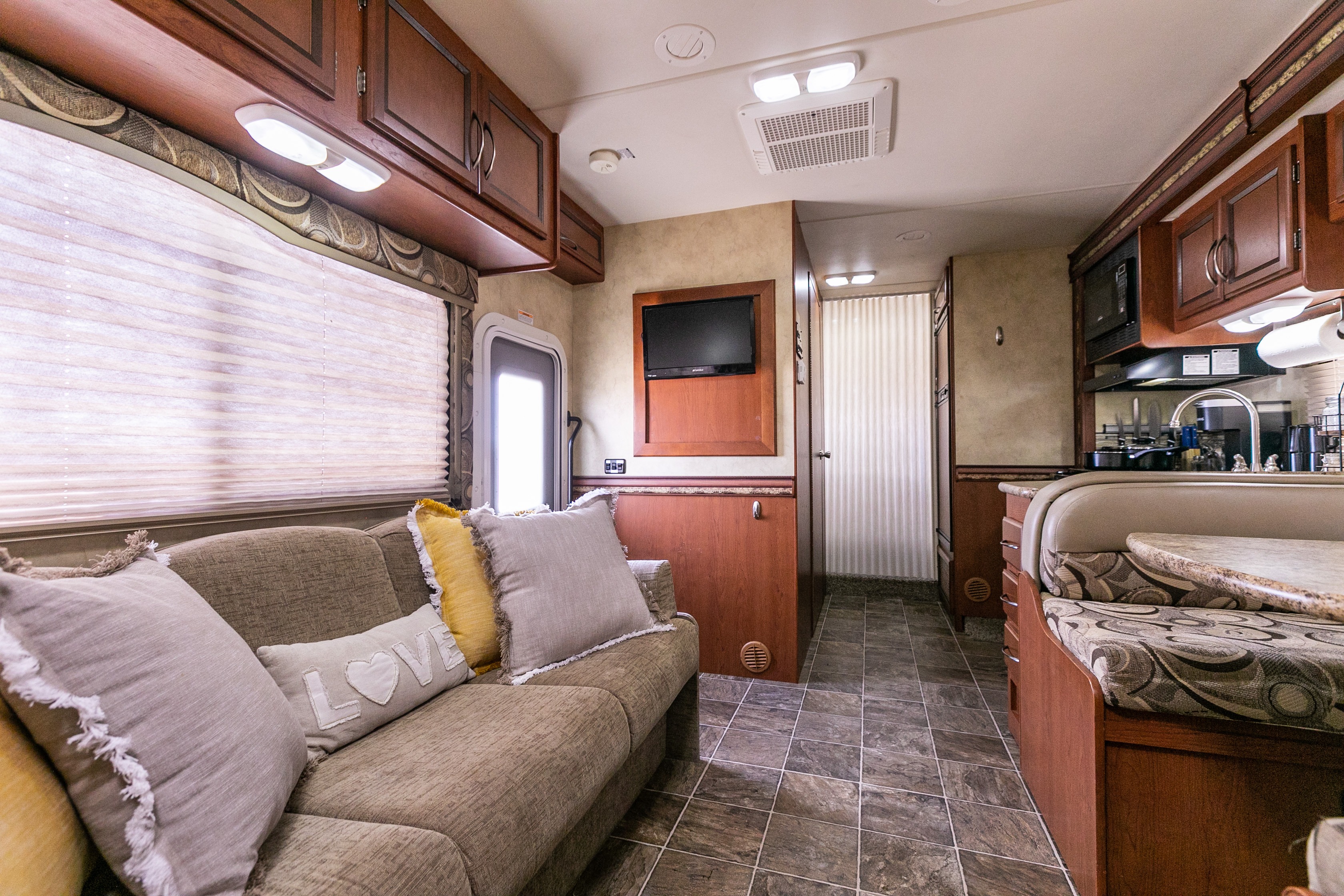 ***Freedom Awaits You*** 2013 Thor Four Winds 28Z