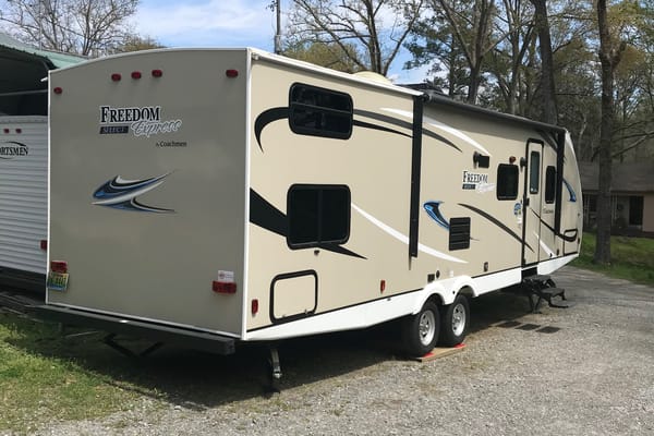 Dallas's Coachmen Freedom Express Select 29se Travel Trailer Wind Creek, Talladega, Auburn, Cheaha