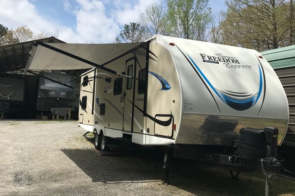 Dallas's Coachmen Freedom Express Select 29se Travel Trailer Wind Creek, Talladega, Auburn, Cheaha