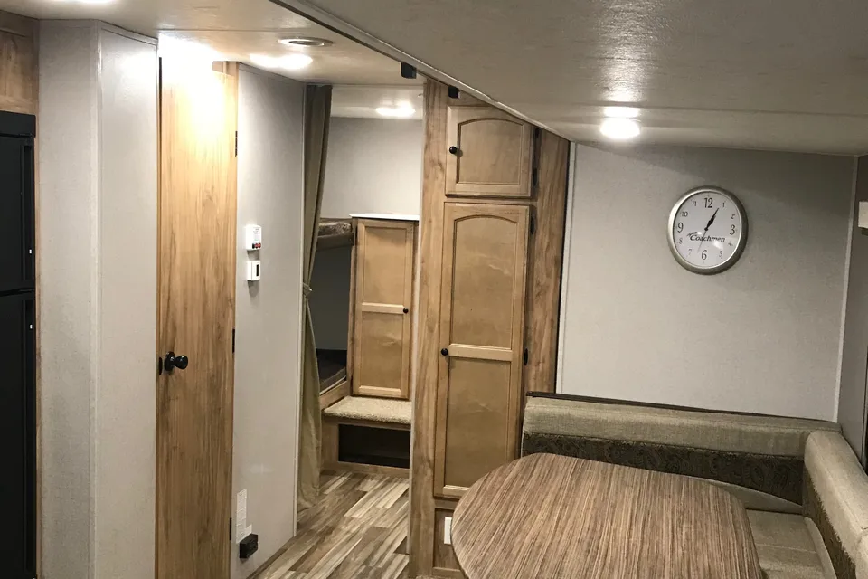 Dallas's Coachmen Freedom Express Select 29se Travel Trailer Wind Creek, Talladega, Auburn, Cheaha