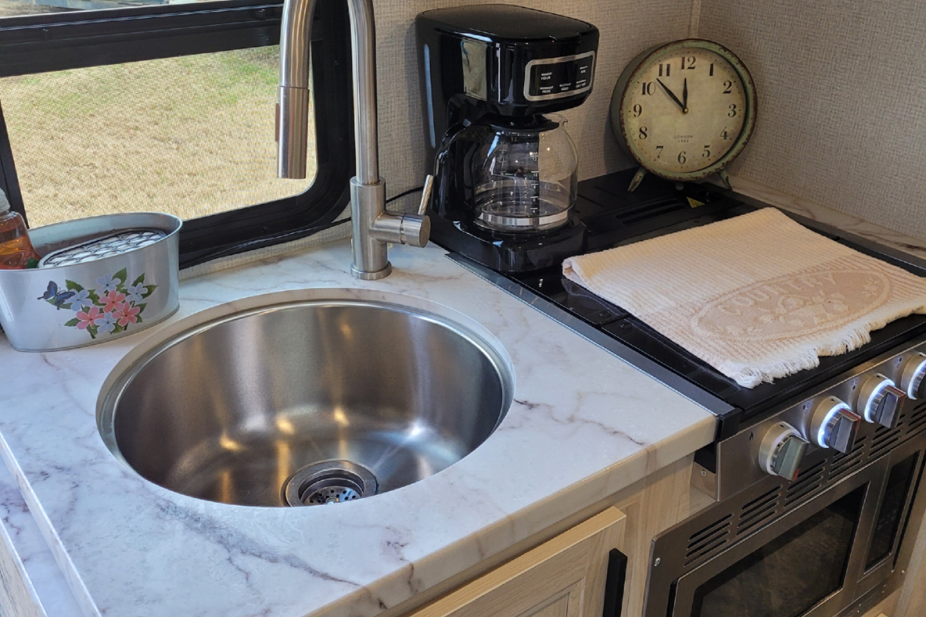 South Tejas RV Rentals-Sunseeker 