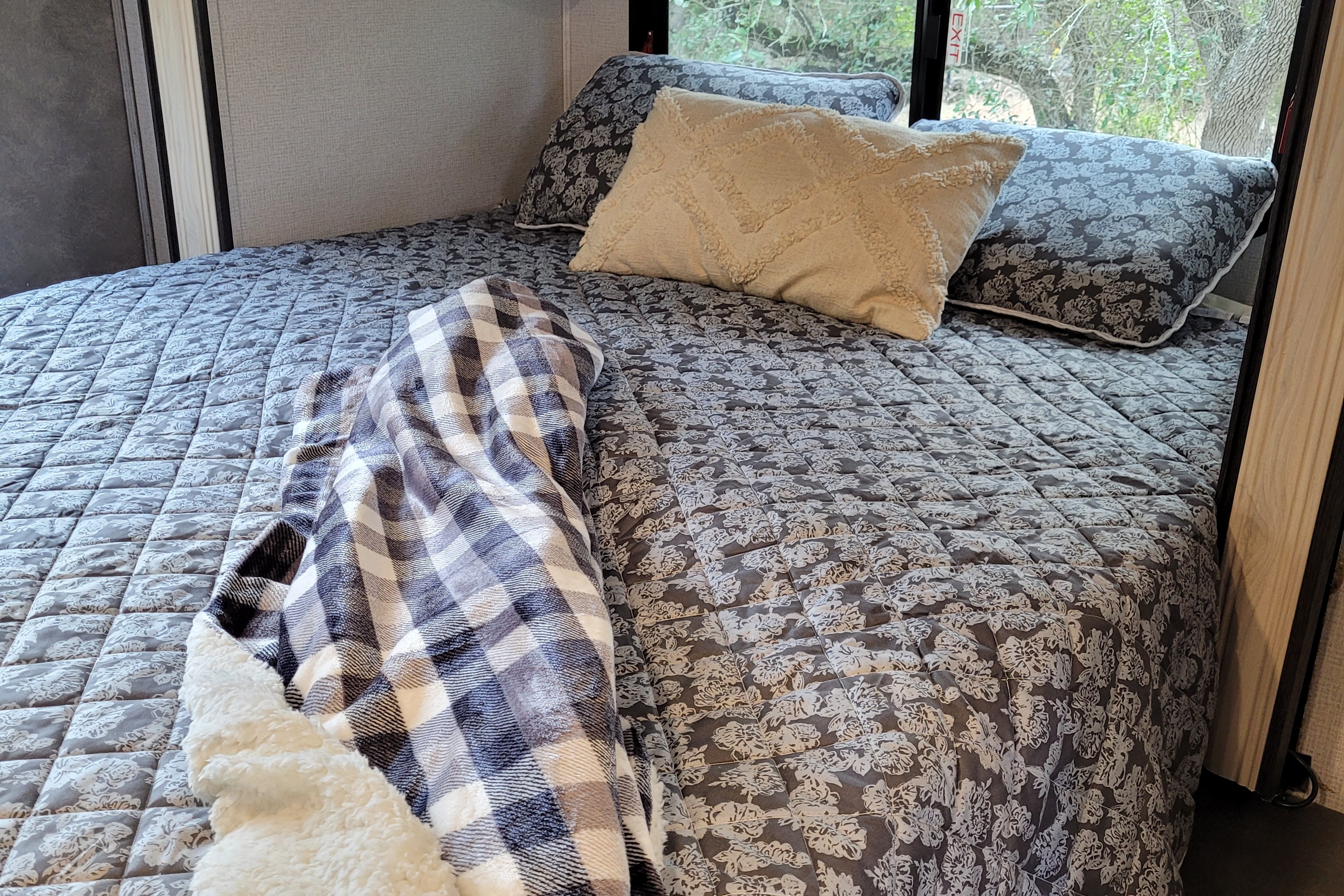 South Tejas RV Rentals-Sunseeker 
