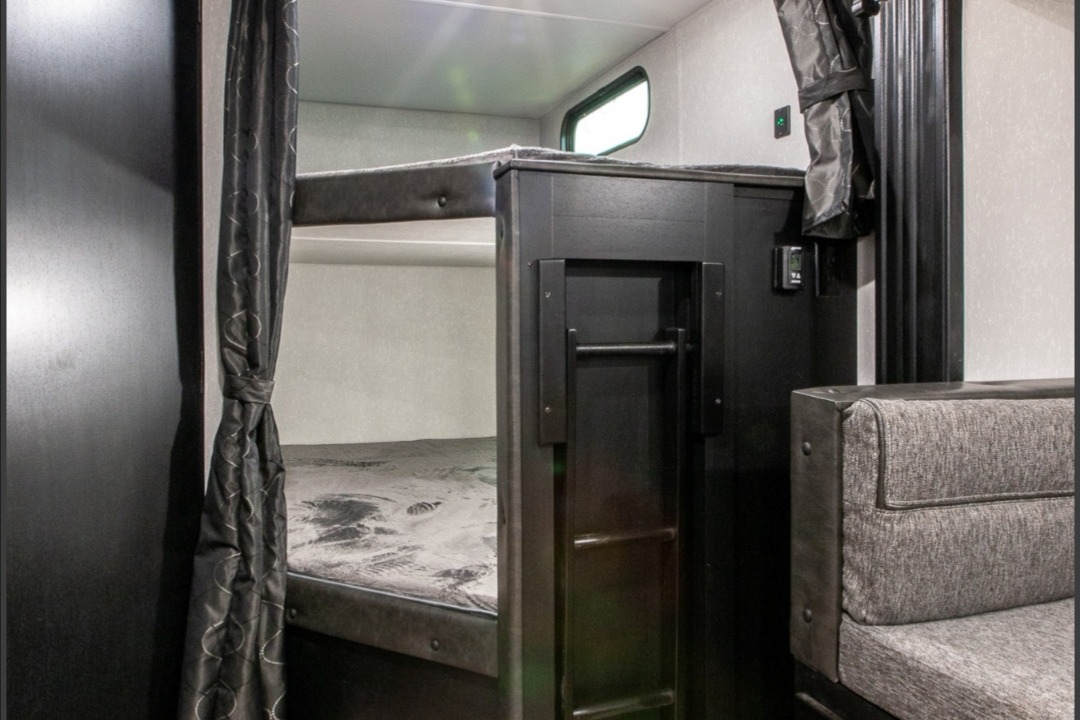 2021 Cherokee Grey Wolf Travel Trailer