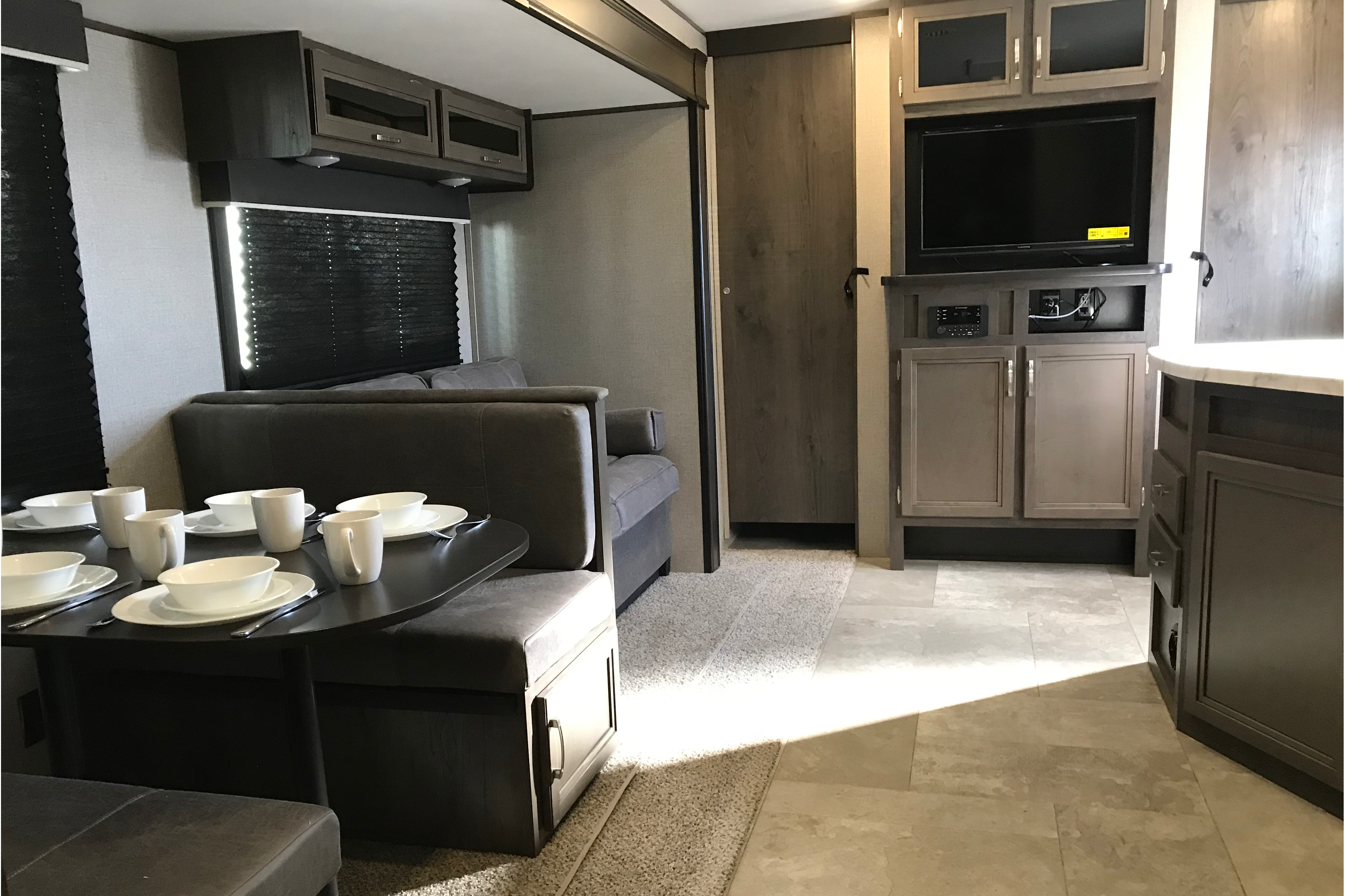 ouRVrentals2 (1 slideout and outdoor kitchen)