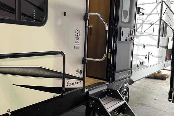 2022 Coleman 25Bhs Travel Trailer