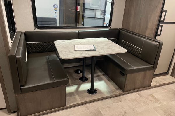 2022 Coleman 25Bhs Travel Trailer