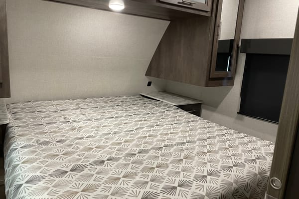 2022 Coleman 25Bhs Travel Trailer