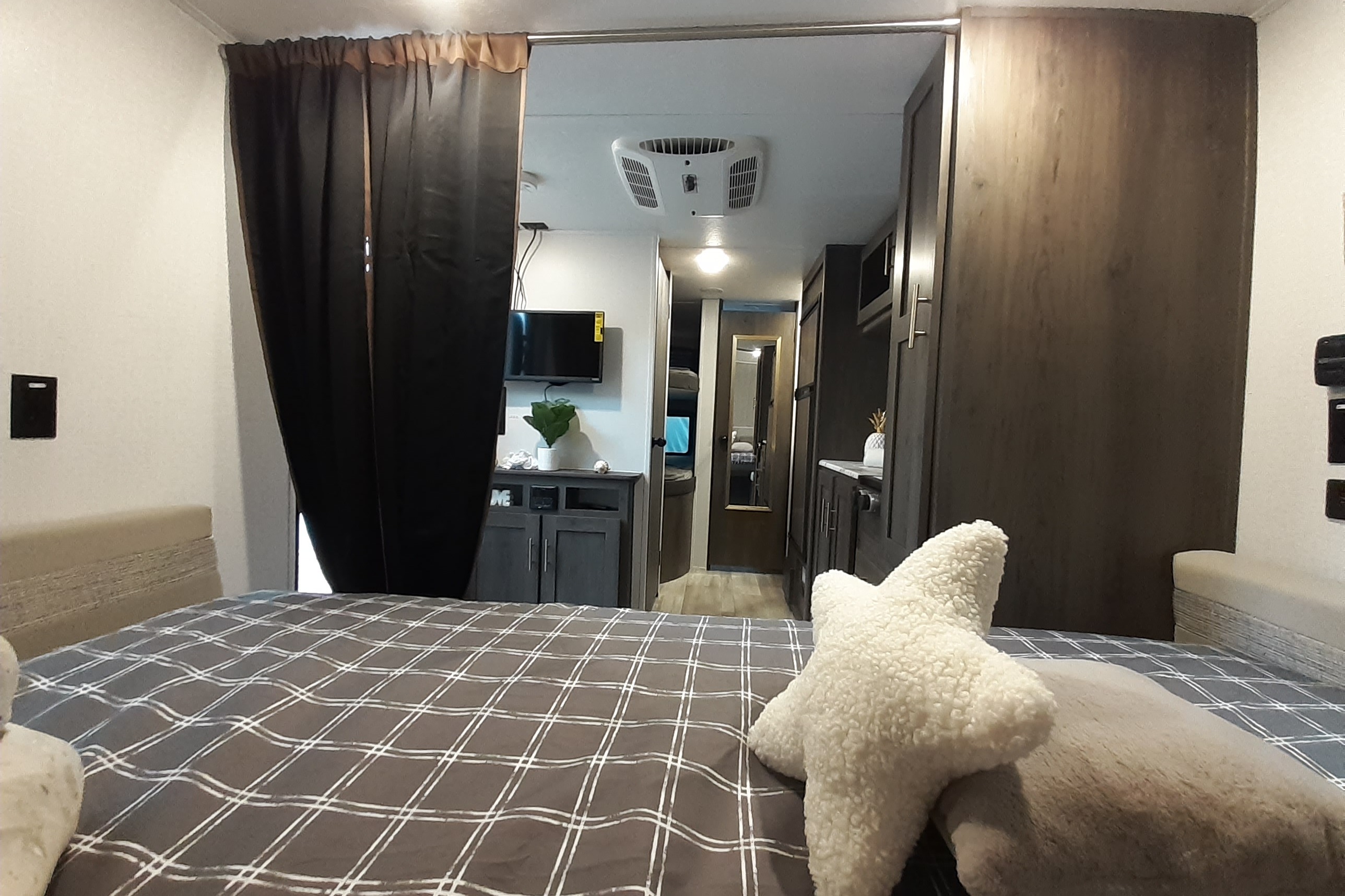 JOSEPH's  2298053726 Coachmen Viking  Travel Trailer