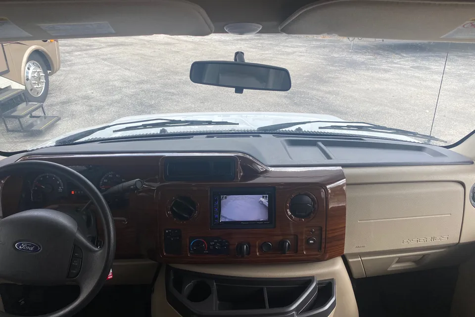 ERIC's Forest BEAUTY River Forester 3171DSF Class C