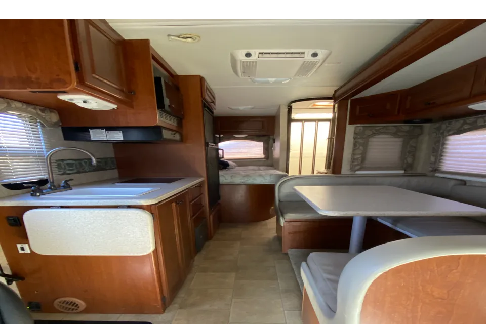 Travis's Thor Freedom Elite Mercedes Sprinter Diesel Class C
