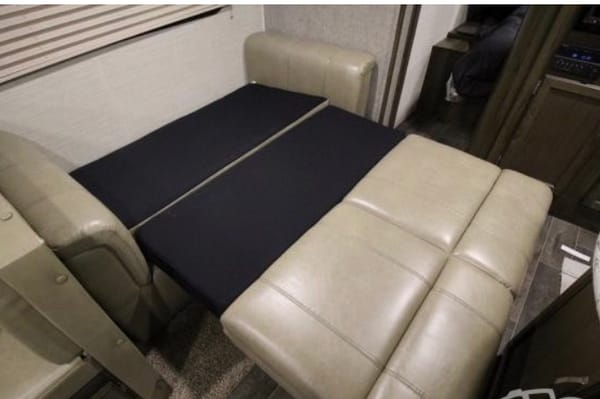 2018 KEYSTONE BULLET ULTRALITE 272BHS