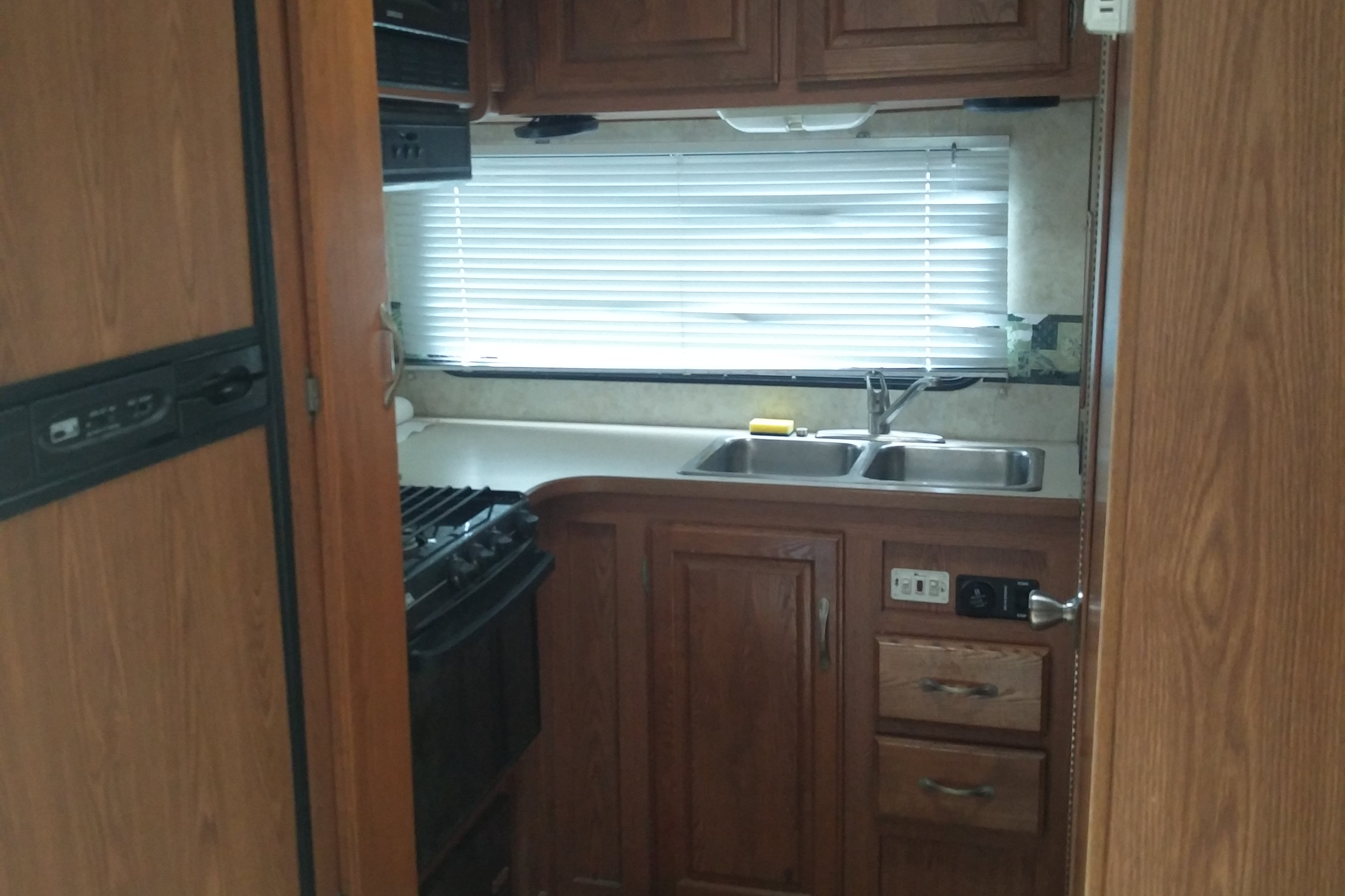 Class C Thor with bike/motorcycle stand  24 feet +option to rent motorcycle -sleeps up to 6