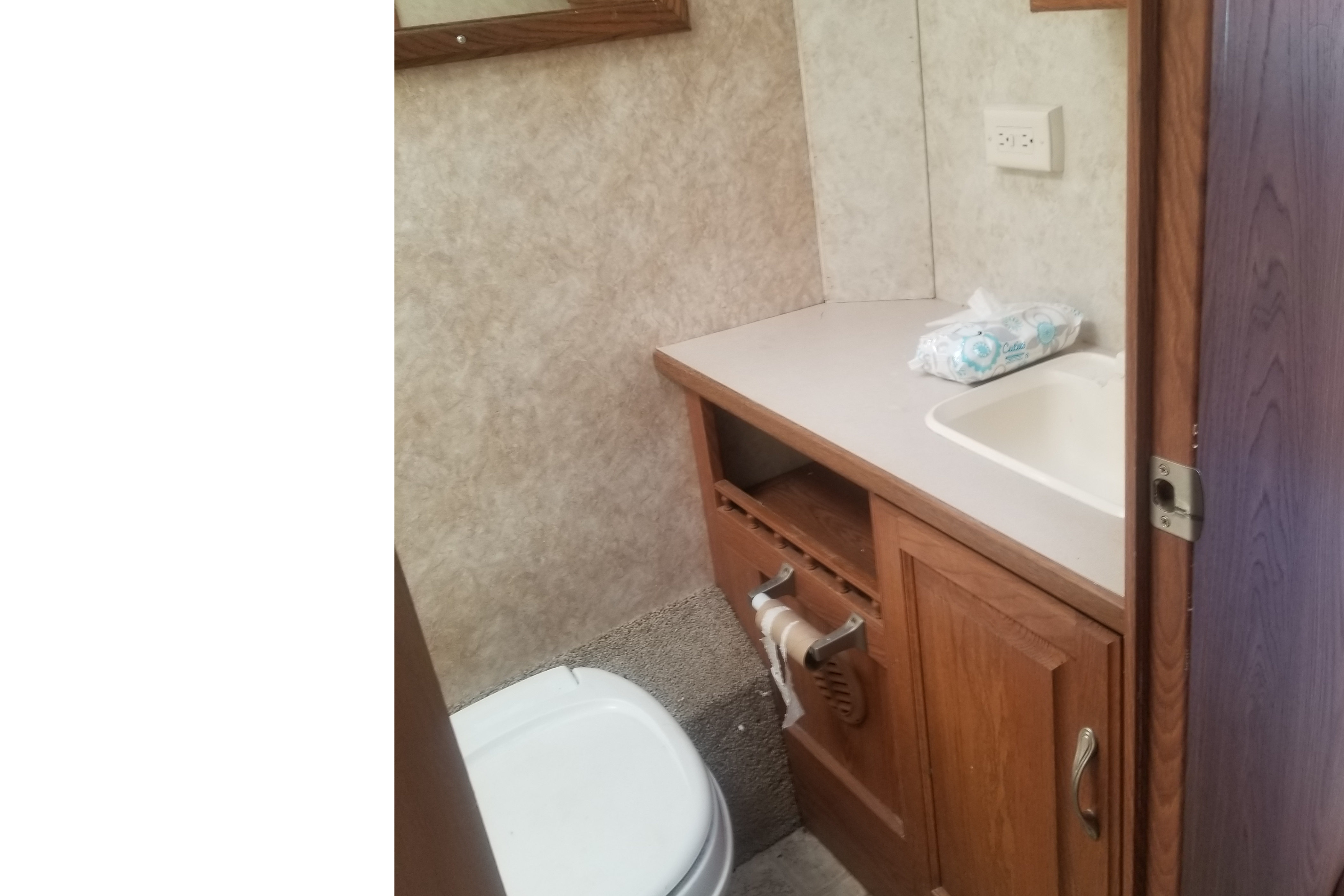 Class C Thor with bike/motorcycle stand  24 feet +option to rent motorcycle -sleeps up to 6