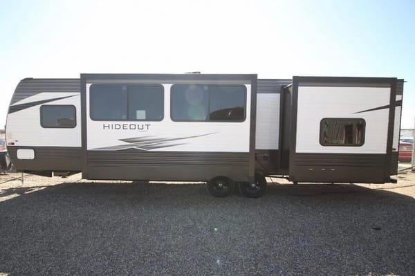 “Hideout” Keystone 318BR Bunk House (BRAND NEW)