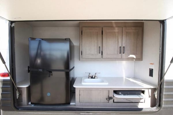 “Hideout” Keystone 318BR Bunk House (BRAND NEW)