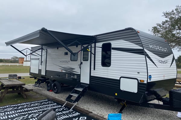 “Hideout” Keystone 318BR Bunk House (BRAND NEW)
