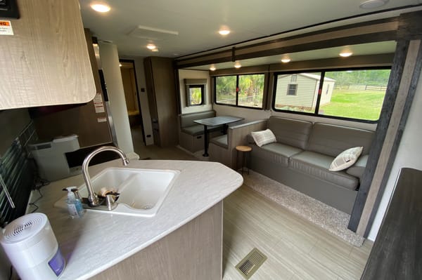 “Hideout” Keystone 318BR Bunk House (BRAND NEW)