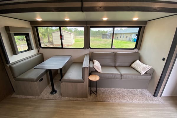 “Hideout” Keystone 318BR Bunk House (BRAND NEW)