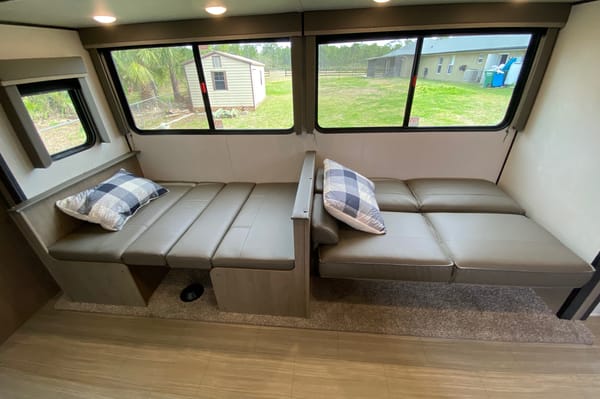 “Hideout” Keystone 318BR Bunk House (BRAND NEW)