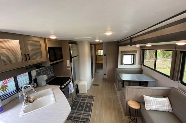 “Hideout” Keystone 318BR Bunk House (BRAND NEW)