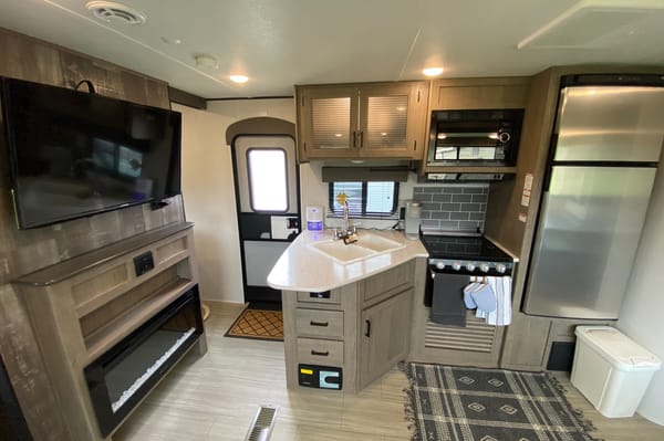 “Hideout” Keystone 318BR Bunk House (BRAND NEW)