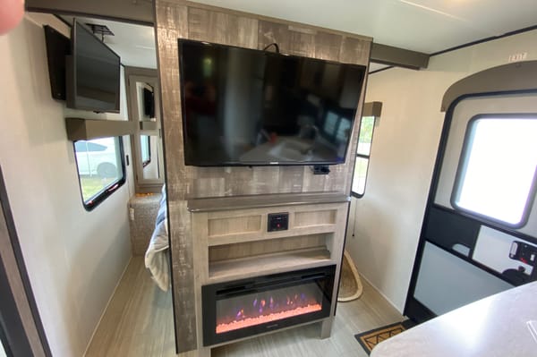 “Hideout” Keystone 318BR Bunk House (BRAND NEW)