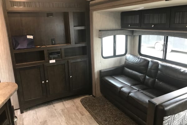 2019 HEARTLAND SUNDANCE XLT WITH TWO SEPARATE BEDROOMS!!